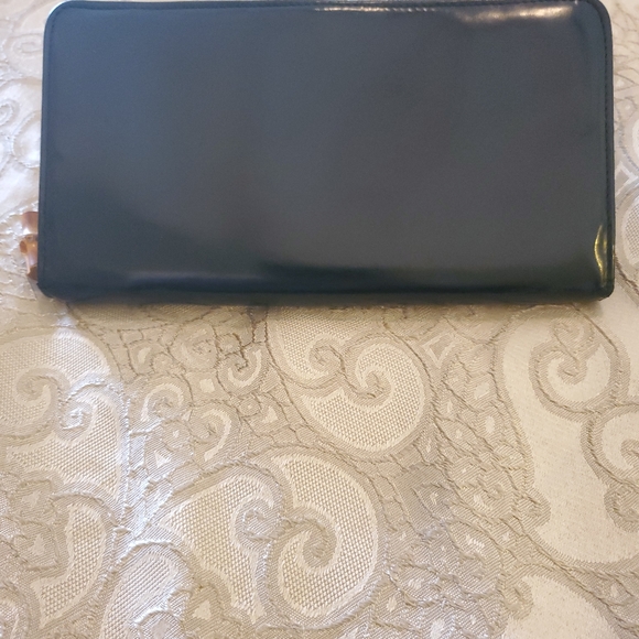 Authentic Gucci Wallet - Picture 2 of 4